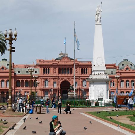 Plaza_de_Mayo_Buenos_Aires.jpg