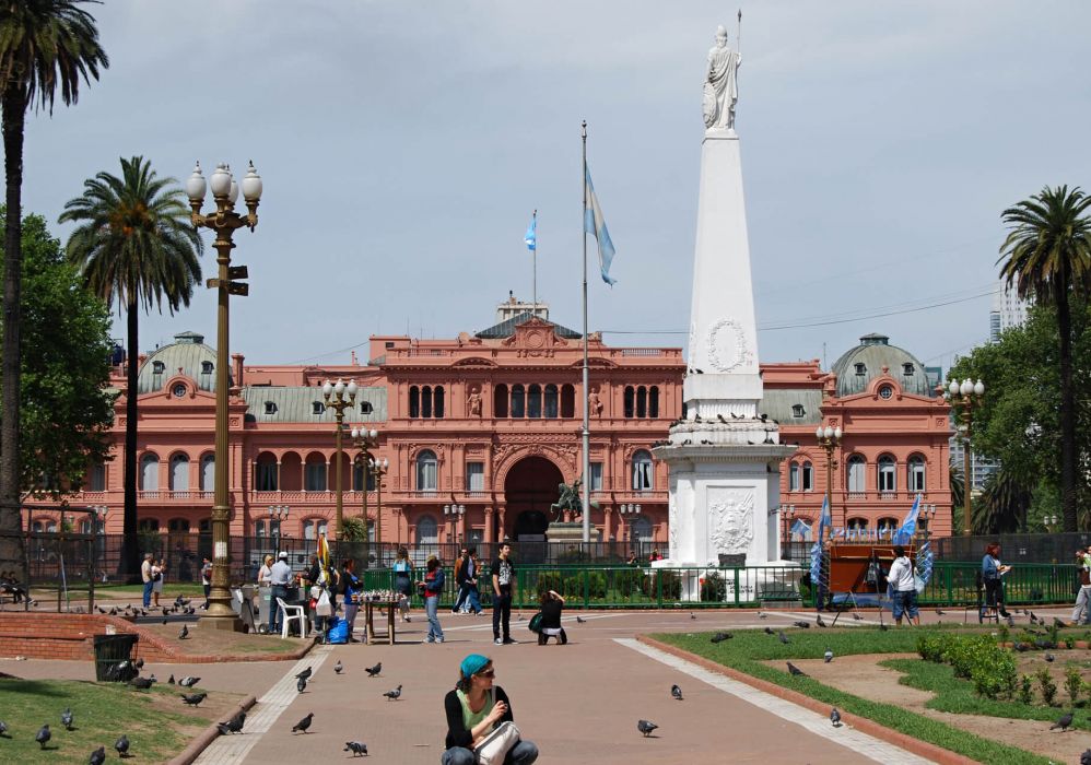 Plaza_de_Mayo_Buenos_Aires.jpg